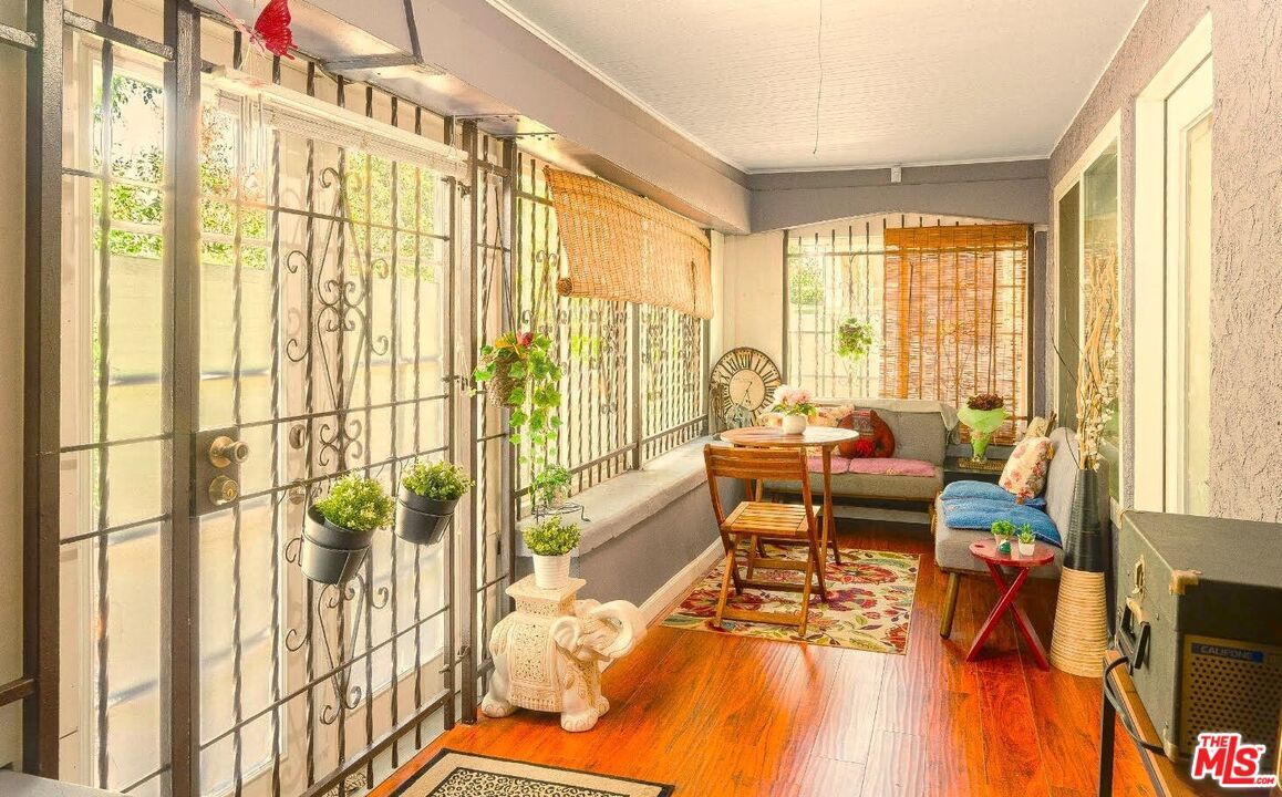 Primary Photo - 416 Serrano Ave