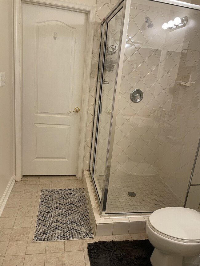Building Photo - 42701 Ridgeway Dr
