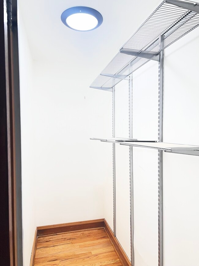 Building Photo - 3345 Prairie Ave