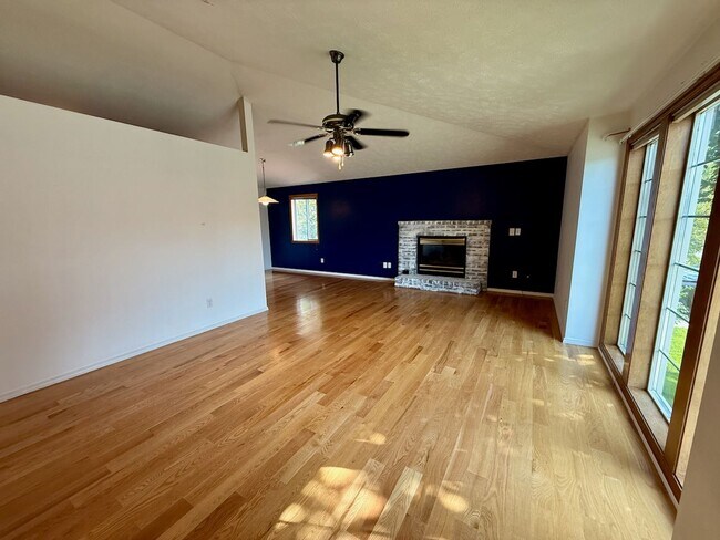 Foto del edificio - Remodeled 4 Bed 3 Bath Indian Trail Home w...