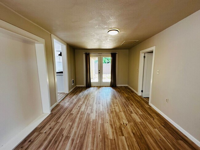 Building Photo - Large Corner Property