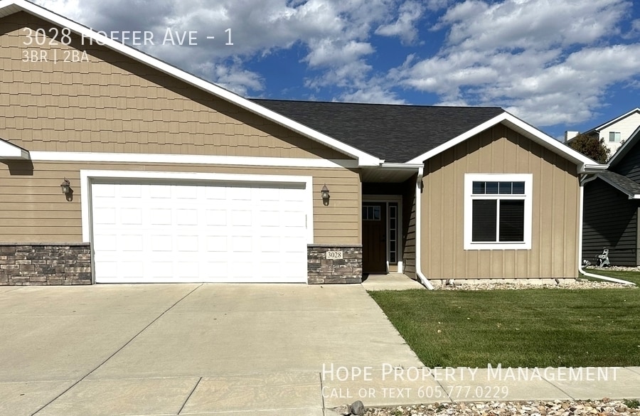 Foto principal - 3028 Hoefer Ave