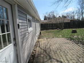 Building Photo - 9295 Dorothy Dr