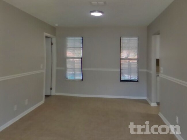 Foto del edificio - 7937 Dwyer Dr