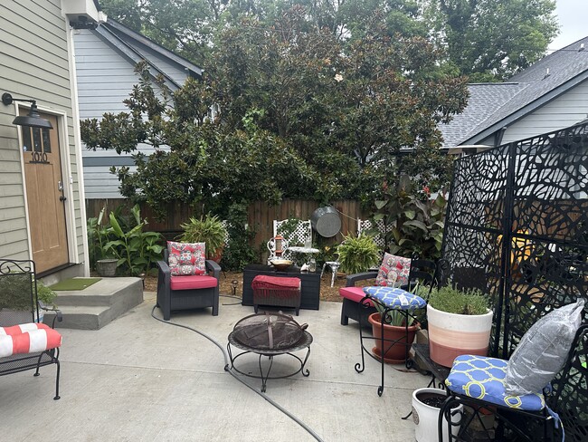 Patio - 1010 Bate Ave