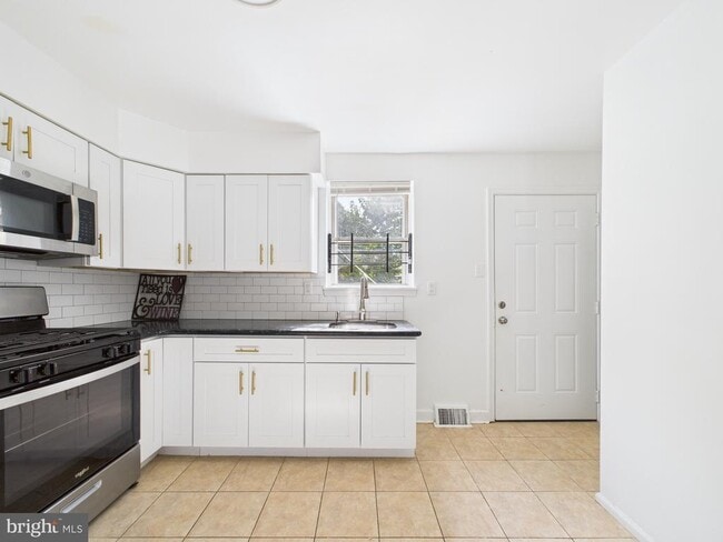 Foto del edificio - 3830 Fairmount Ave