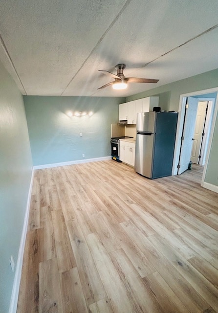 Spacious open-concept living, dining & kitchen - 3211 SW 44th St