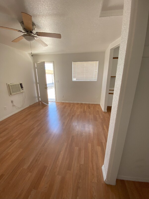 Building Photo - 1580 E Courtney Pl