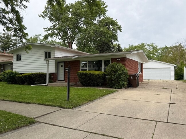 Building Photo - 705 W Fitzhenry Ct