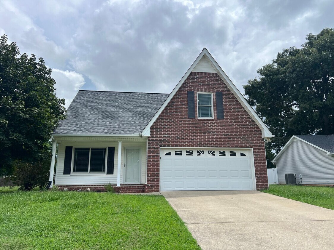 Spacious 4 Bedroom 2.5 Bath Available Now! - Spacious 4 Bedroom 2.5 Bath Available Now!