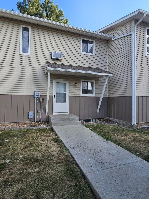 Building Photo - 3285 Canyon Dr