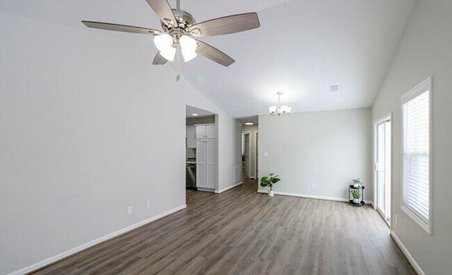 Foto del edificio - 2BR/2BA Patio Home for Rent w/Garage in Okolona!