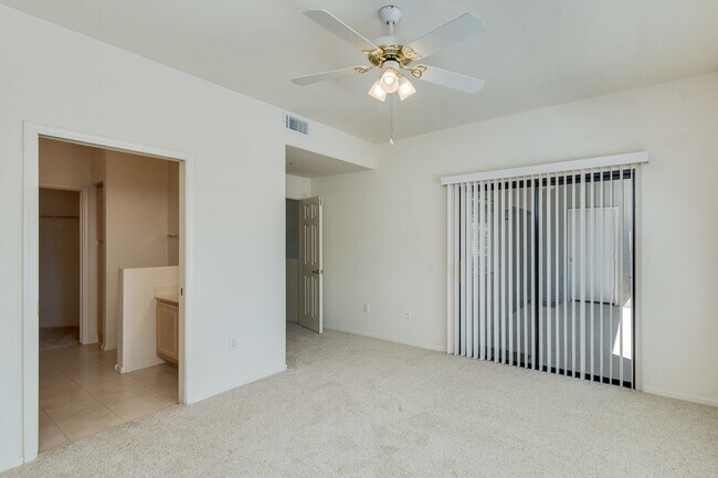 Foto del edificio - 15225 N 100th St