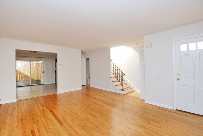 Foto del edificio - 77 Webb Ave