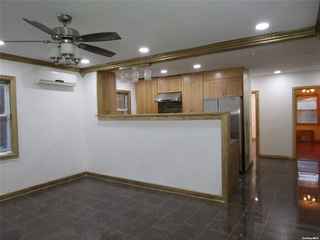 Foto del edificio - 82-1 251st St