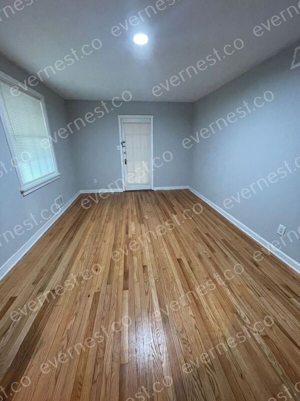 Building Photo - 3510 Rosewood Ave