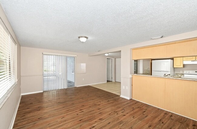 Building Photo - 7713 Seashore Dr