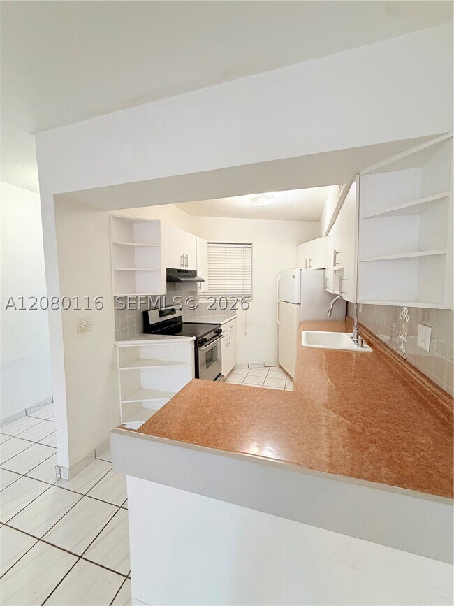 Building Photo - 1667 NE Miami Gardens Dr