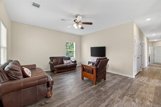 Building Photo - 1009 Niagara St