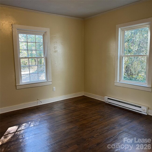 Foto del edificio - 2621 Dr Carver Rd