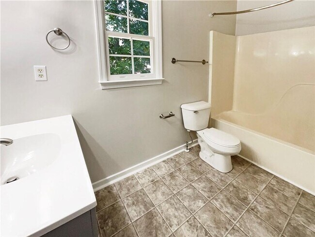 Foto del edificio - 3 Bed 2.5 Bath Home-Ashbrook Subdivision-W...