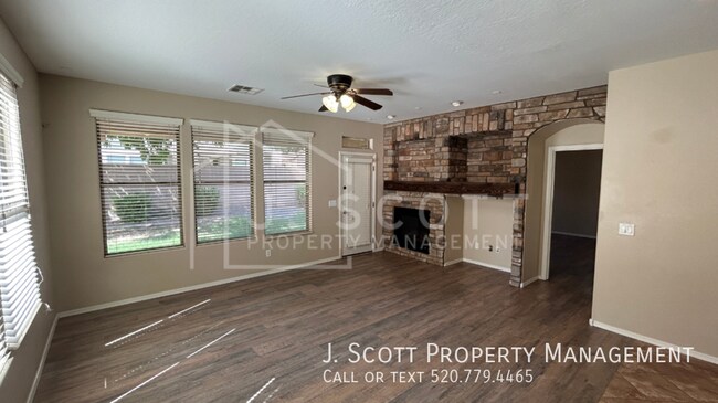 Building Photo - 4266 E Lexington Ave