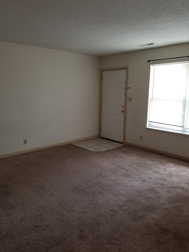 Foto del edificio - 717 Demaret Dr