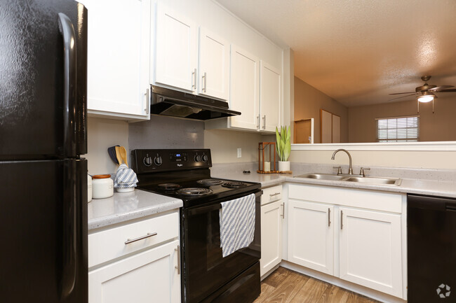 Sycamore - 875SF - Kitchen - Mooresville Station