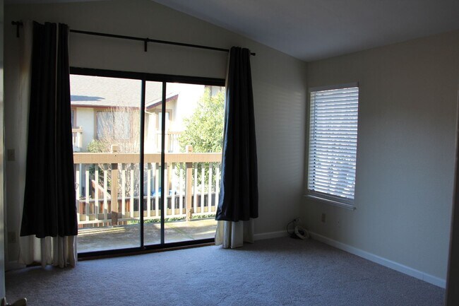 Building Photo - The Orchards- 962 Cherry Glen 2 bedroom 2....