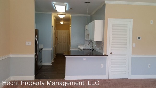 Foto del edificio - 8625 Coralbell Ln