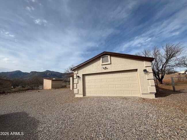 Building Photo - 5342 S San Pedro Ave