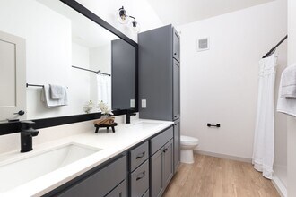 Interior Photo - Lynvue