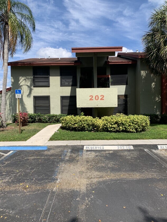 203 Lake Pointe Dr Unit 103, Oakland Park, FL 33309 203 Lake Pointe