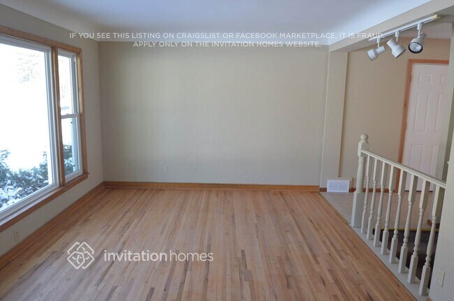 Foto del edificio - 1708 Lydia Ave W