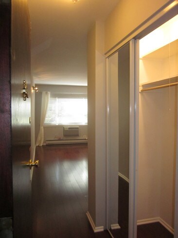 Building Photo - 3825 N Pine Grove Ave