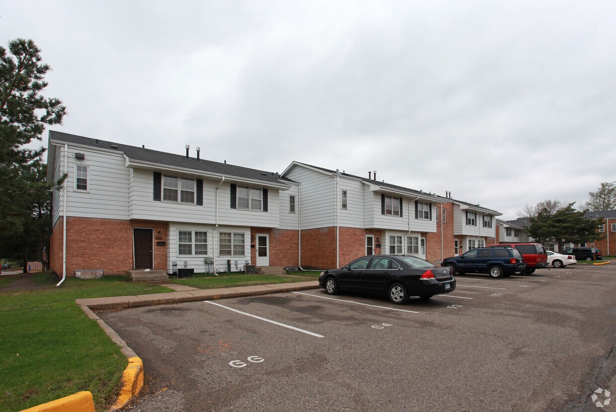 Park Townhomes Apartments Bloomington, MN