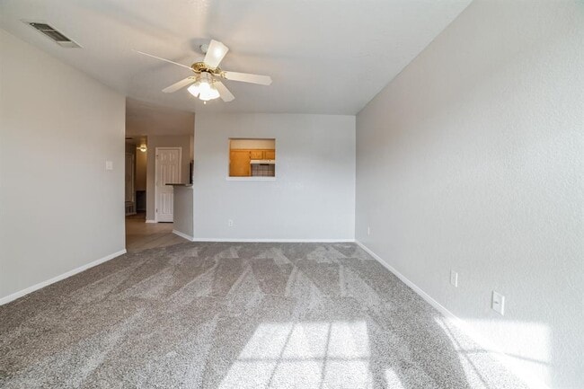 Building Photo - 319 Cedar Ridge Dr