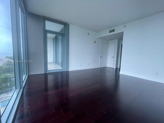 Foto del edificio - 601 NE 36th St