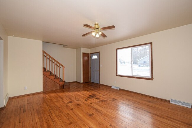Living room - 8822 Corliss Ave