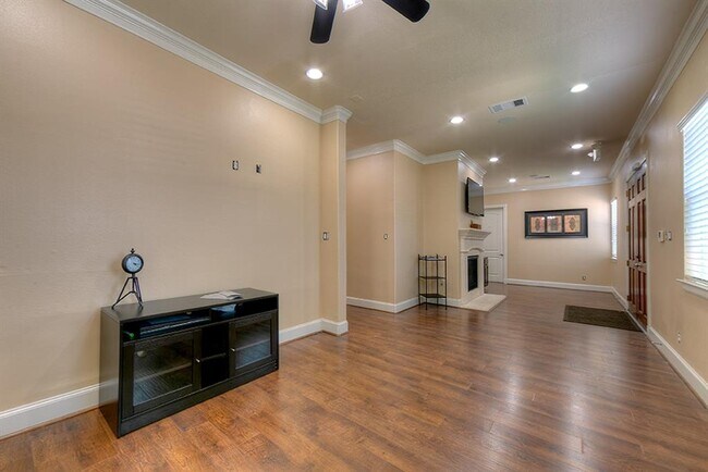 Building Photo - 303 Longmire Rd