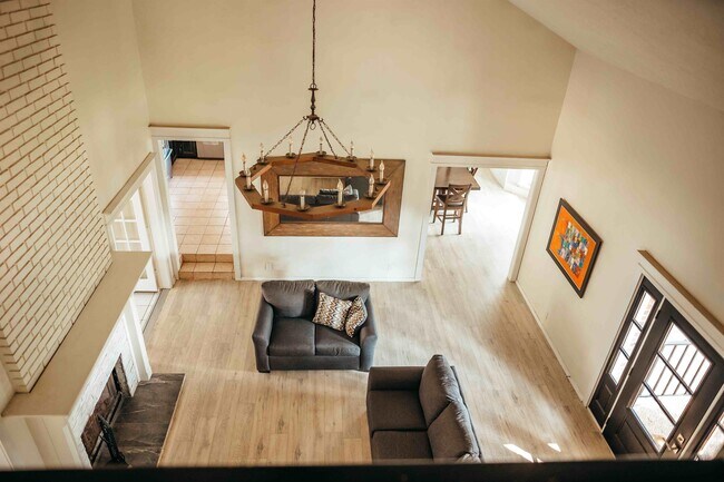 Building Photo - 16222 Doe Ln