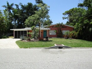Building Photo - 108 Colonia Ln W