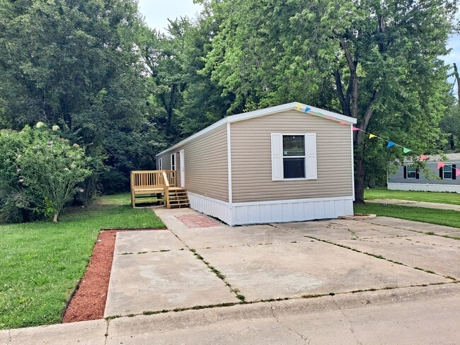 Building Photo - Centralia Estates