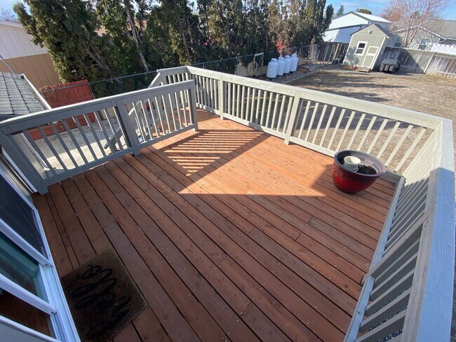 Building Photo - Beautiful Split Level Family Home 4-bedroo...