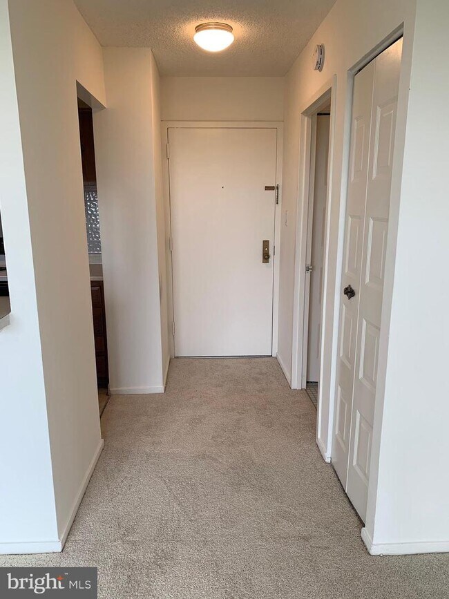 2311 Pimmit Dr Unit 1010, Falls Church, VA 22043 Condo for Rent in