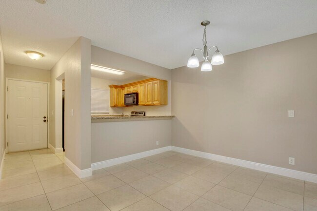 Foto del edificio - 1524 Lake Crystal Dr