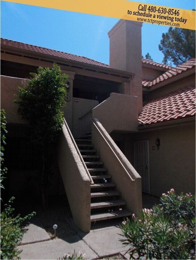 Primary Photo - Cozy Town home Located close to Downtown s...