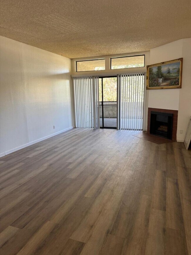 Foto del edificio - 729 S Hobart Blvd