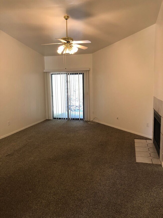 Building Photo - APPLY NOW - 554 Pineview Dr