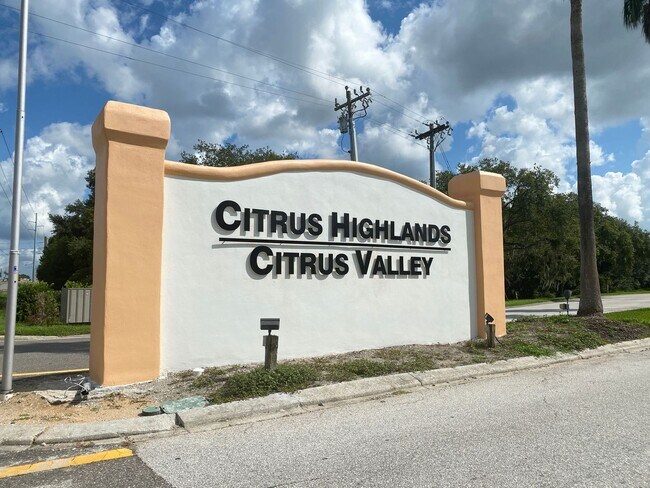 Building Photo - 4 Bedroom 2.5 Bath Home in Clermont for RENT!